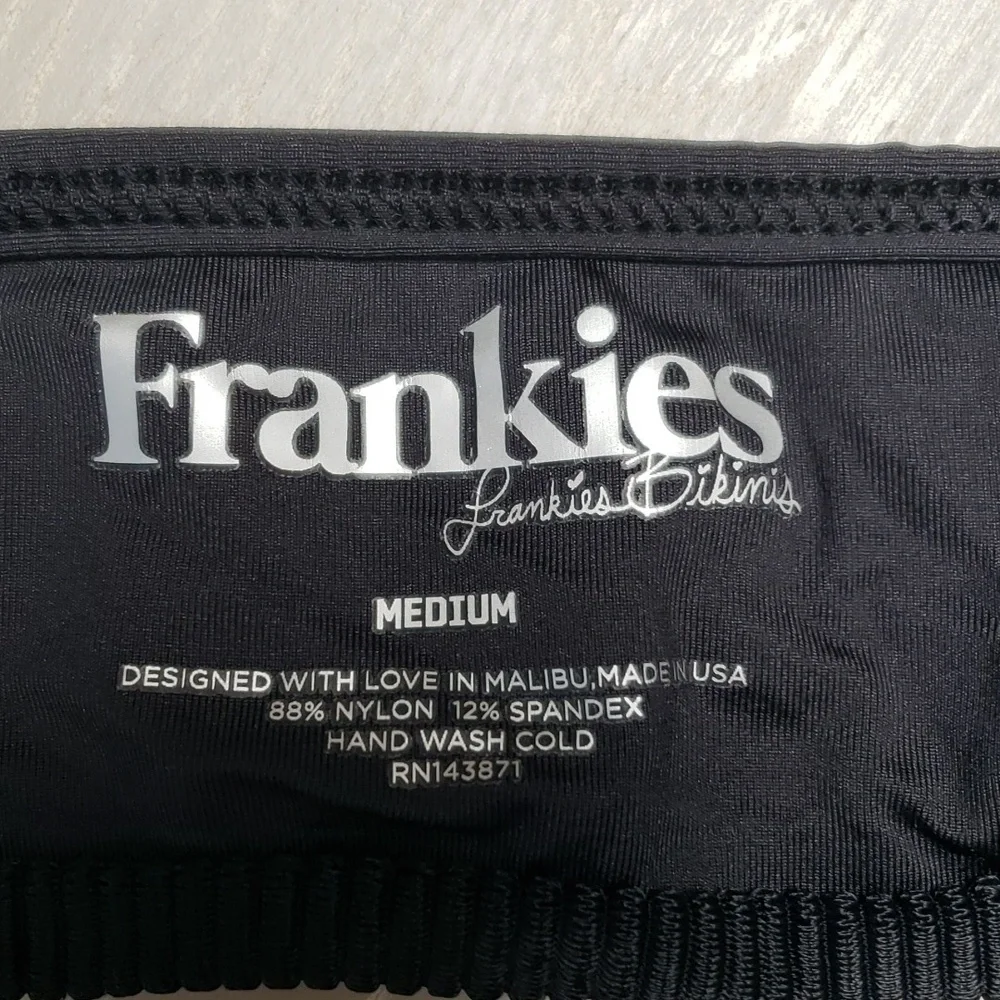 Frankie’s Bikinis Frankies Bikini knot Top in Black, size medium